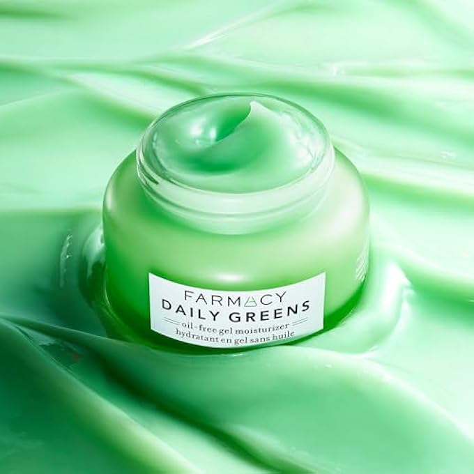 FARMACY TRAVEL FACE MOISTURIZER - DAILY GREENS OIL FREE FACIAL MOISTURIZER WITH POLYGLUTAMIC + HYALURONIC ACID - GEL FACIAL CREAM THAT REDUCES SHINE, CLEARS PORES + BALANCES OIL - FRAGRANCE-FREE (8ML) - Image 2